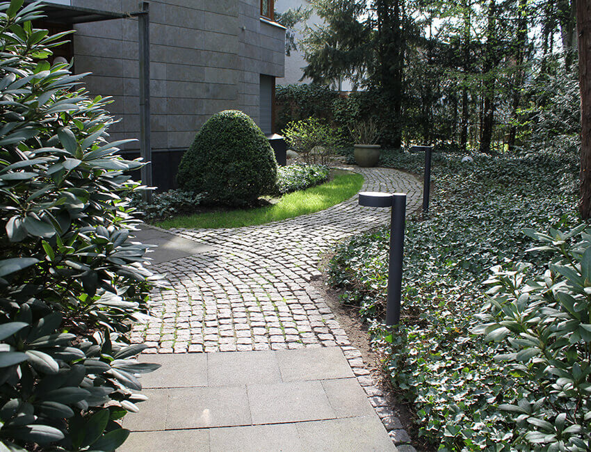 Objektbetreuung, gepflegte Gartenanlage in Köln, Vorgarten